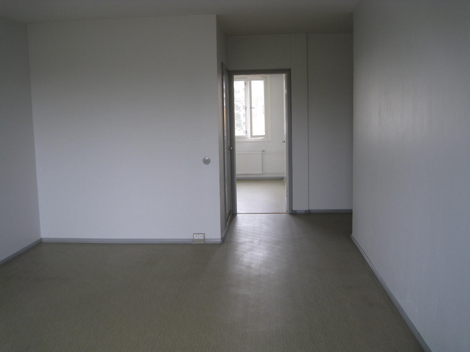 Kerrostalokaksion maalaus