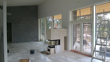 Uudiskohteen maalaus- ja laatoitustyö käynnissä Espoo 2015