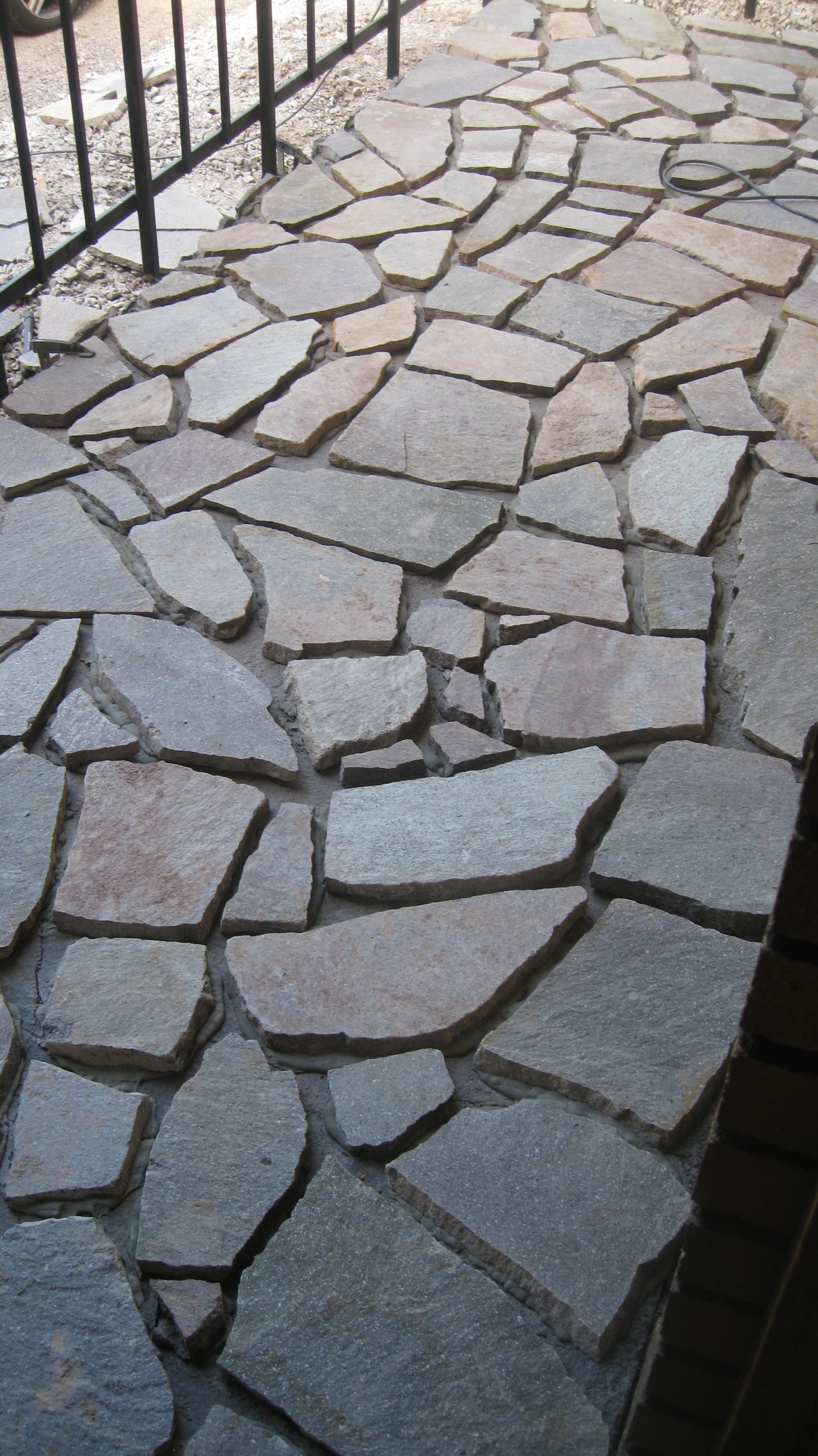 Uusi kivetys ennen saumaamista