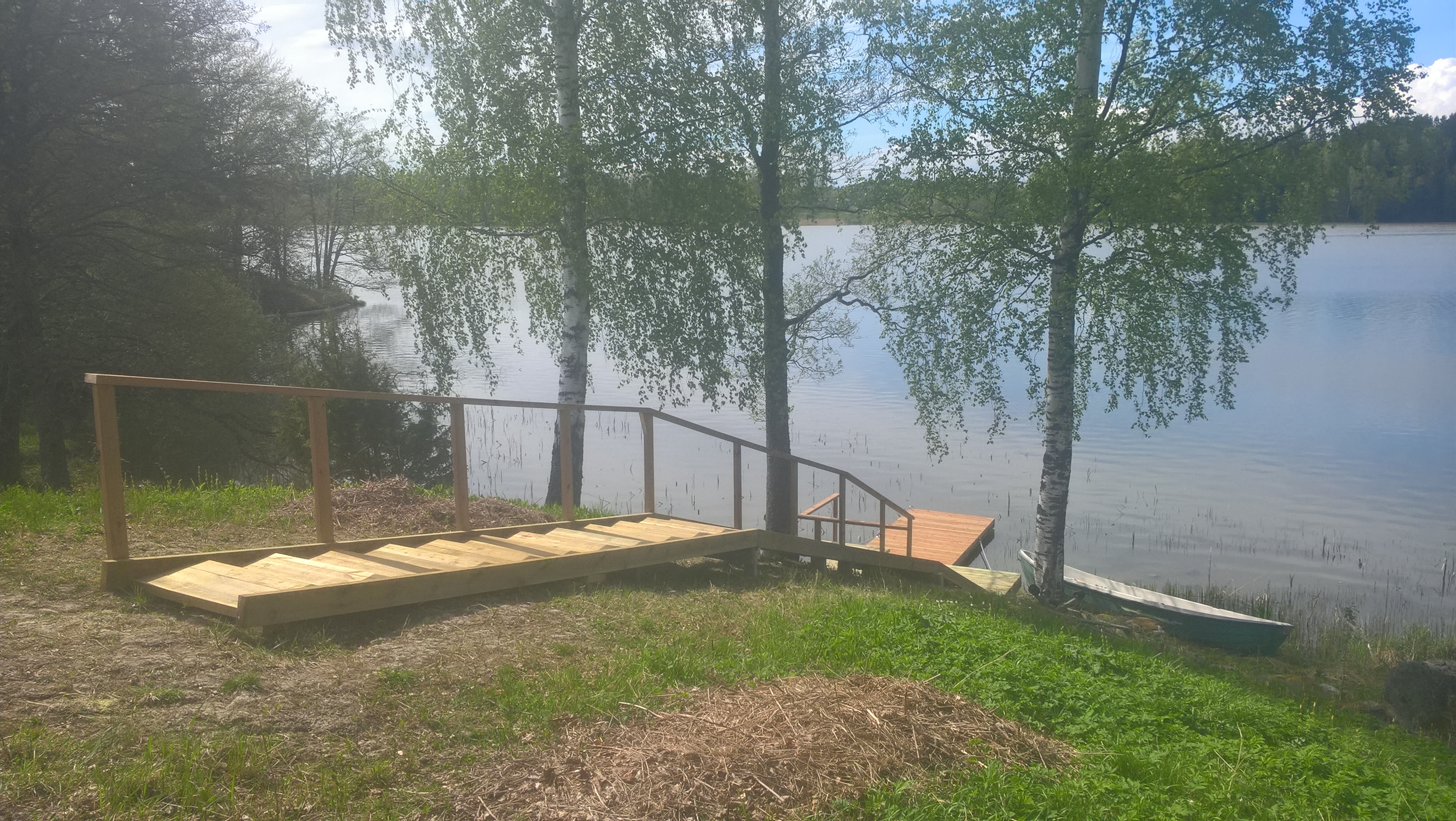 Portaat ja laituri kestopuusta Portaat ja laituri kestopuusta