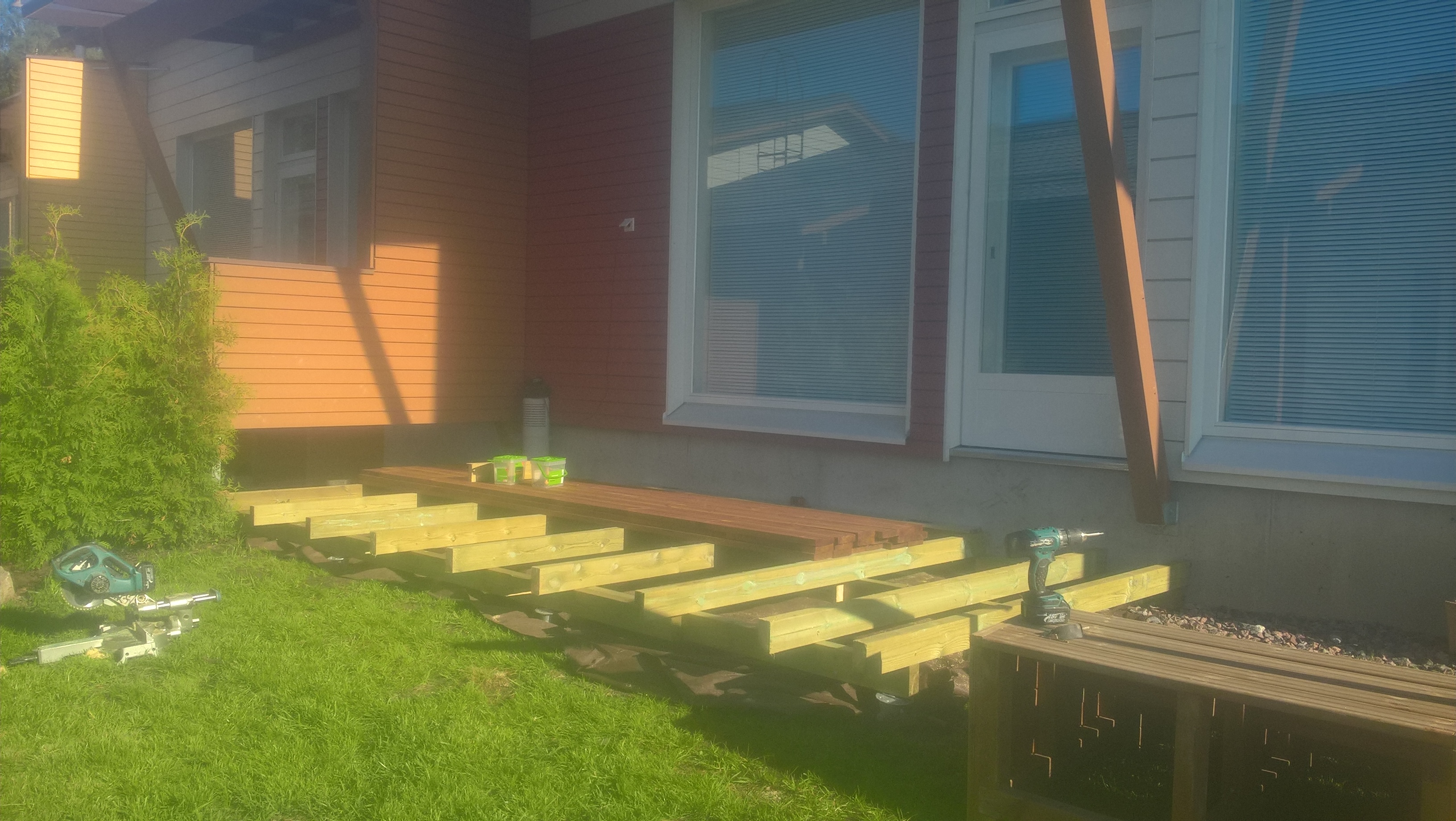 Runko ruuvipaaluilla, Vantaanlaakso Runko ruuvipaaluilla, Vantaanlaakso